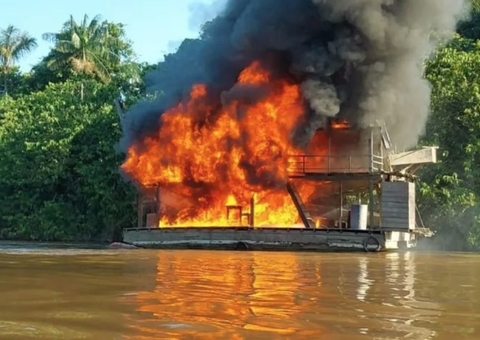 Operação destrói dragas usadas em garimpo ilegal no Vale do Javari, no Amazonas