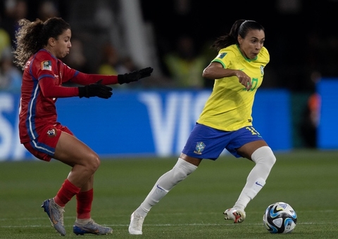 Saiba o motivo de Marta usar chuteira sem patrocínio na Copa do Mundo
