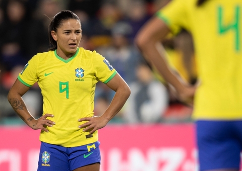 Conheça Debinha, destaque da vitória do Brasil na estreia da Copa