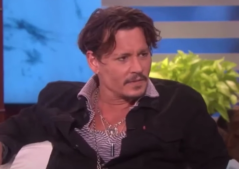 Johnny Depp é encontrado inconsciente em quarto de hotel, diz site 