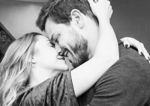 Após polêmica com aliança, Carla Diaz e Felipe Becari confirmam fim do noivado