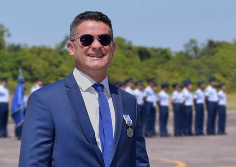 Prefeito recebe Medalha Mérito Santos Dumont da Aeronáutica