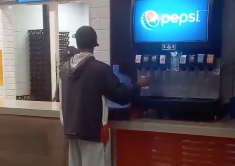 Vídeo: homem usa galão de 20 litros para pegar refrigerante em refil no Burger King