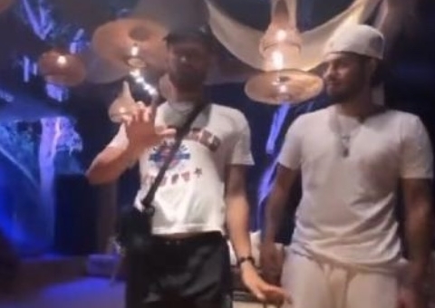 No aniversário de Leonardo, João Guilherme faz o ‘L’ para Zé Felipe e cantor rebate