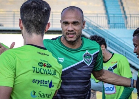 Negociação com Itamar Schulle não avança, e Manaus anuncia Roger Silva como técnico