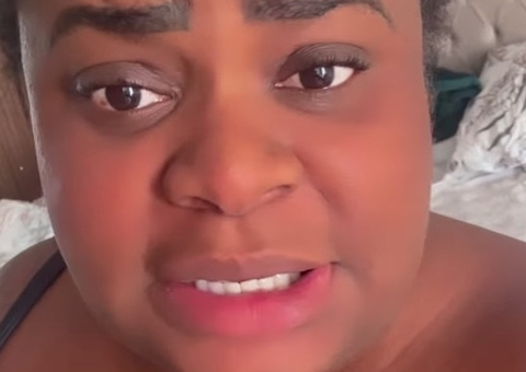 Jojo Todynho rebate crítica por decoração de escritório com réplica de arma