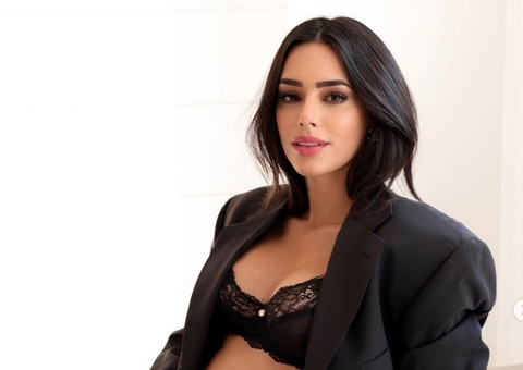 Grávida de Neymar, Bruna Biancardi posa nua 