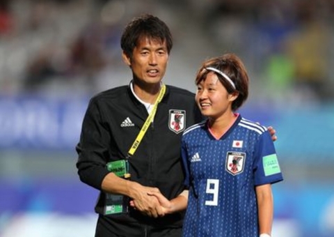 Japão goleia a Espanha e enfrenta Noruega nas oitavas de final