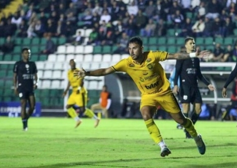 Amazonas bate o Figueirense por 1 a 0 em Santa Catarina e volta ser líder da Série C