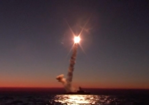 Rússia faz nova ameaça nuclear após ataques com drones a Moscou