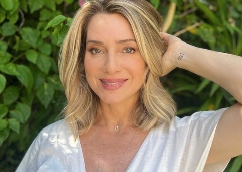 Letícia Spiller divide opiniões ao simular masturbação com frutas: ‘se amem'