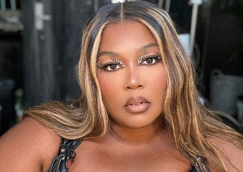 Lizzo é acusada de assédio sexual e ambiente de trabalho hostil por ex-dançarinos