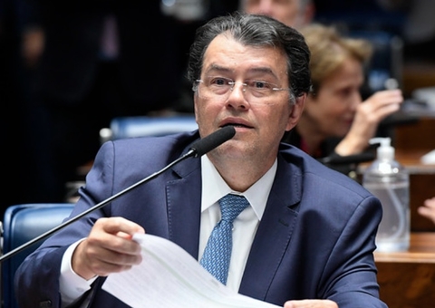 Golpista se passa por Eduardo Braga para enganar políticos pelo WhatsApp
