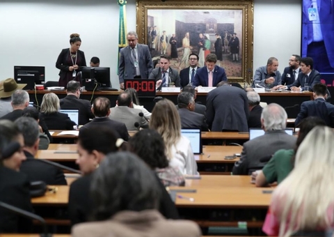 Presidente de CPI faz fala machista e gordofóbica ao rebater deputadas