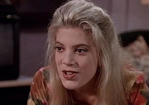 Ex-milionária, atriz de 'Barrados no Baile' vive com os cinco filhos em trailer