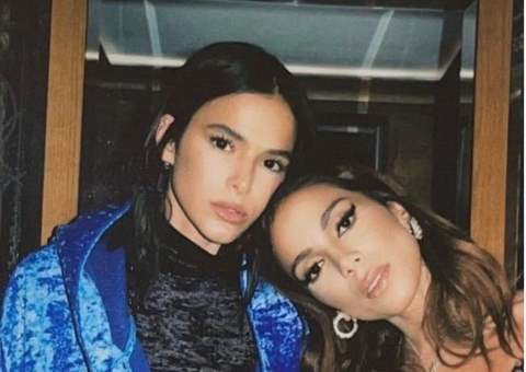 Anitta parabeniza Bruna Marquezine e divulga filme Besouro Azul: ‘irmã’