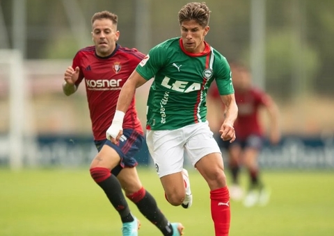 Filho de Simeone sofre lesão grave após entrada violenta e jogo é encerrado