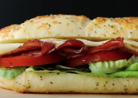 Em troca de lanches grátis ilimitados, 10 mil pessoas trocam nome para ‘Subway’