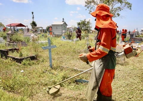 Cemitérios de Manaus passam por limpeza para visitação no Dia dos Pais