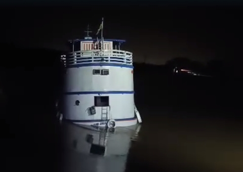 Embarcação que saiu de Manaus afunda no Rio Amazonas; vídeo