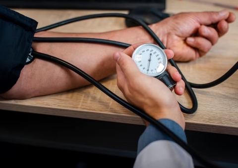 Conheça sintomas de pressão baixa e saiba o que fazer