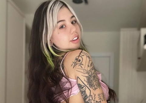 Musa do OnlyFans é barrada ao tentar entrar em voo seminua 