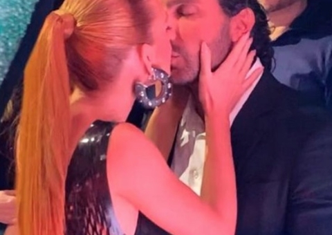 Com beijão, Marina Ruy Barbosa faz 1ª aparição pública com namorado em desfile da sua marca; vídeo