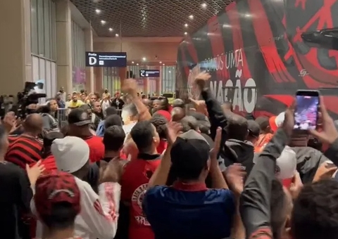 Após derrota, jogadores do Flamengo são hostilizados por torcedores no Rio; vídeo