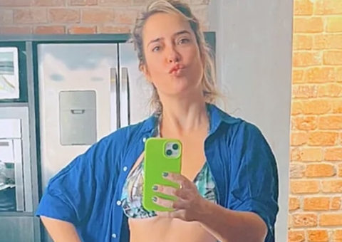 Paloma Duarte posta foto rara de biquíni e barriga chama atenção