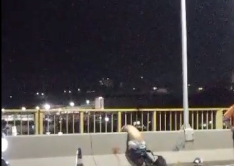 Motociclista morre ao ser arremessado em grave acidente na Ponte Rio Negro