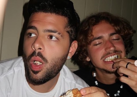 Pedro Sampaio abre álbum de viagem pela Europa com o namorado 