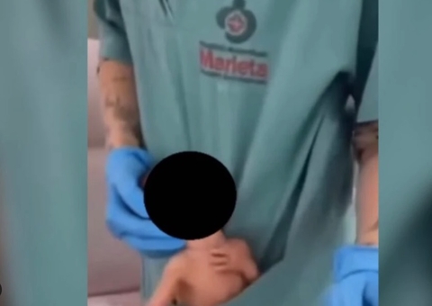 Fisioterapeuta é flagrada dançando com recém-nascido em bolso de jaleco; vídeo