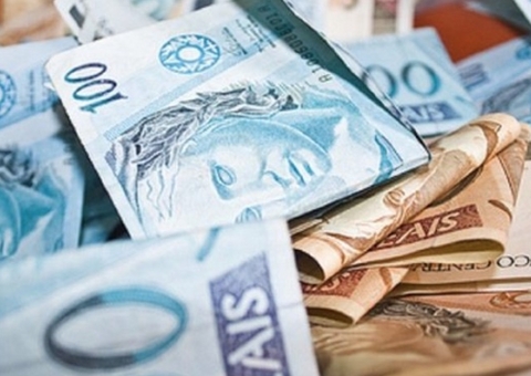 Diretor escolar e assessor são condenados por desviar verbas de colégio