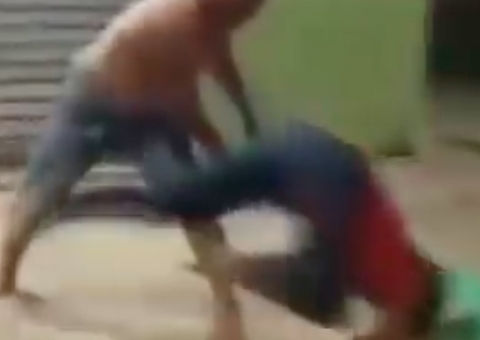 Vídeo: Homem é flagrado agredindo mulher em rua no Amazonas
