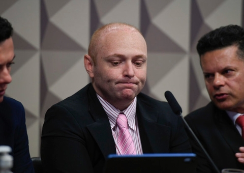 Hacker afirma que Bolsonaro lhe prometeu indulto caso fosse preso 