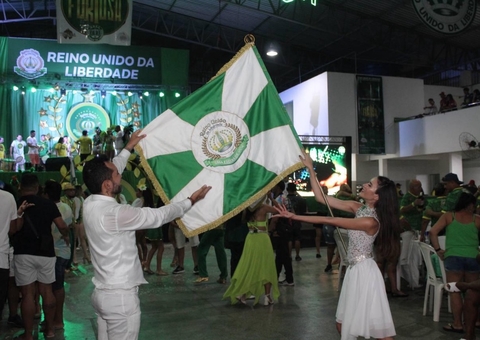 Bateria Furiosa e Elas Cantam Samba agitam lançamento do enredo da Reino Unido da Liberdade