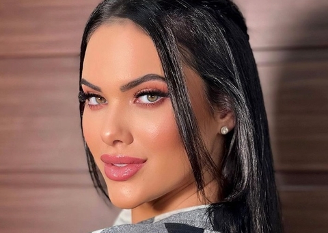 Influencer Emily Garcia choca ao mostrar orelha rasgada por uso excessivo de brinco