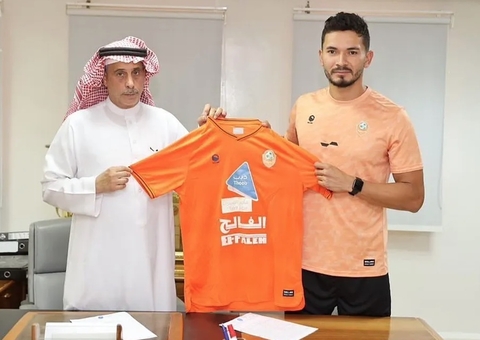 Com passagem pelo Manaus FC, atacante Vanílson é apresentado por clube Saudita