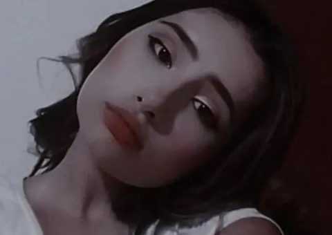 Estudante morre ao colocar cabeça para fora da janela de ônibus e bater em poste