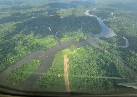 Helicóptero é encontrado com tripulantes após 3 dias desaparecido na floresta Amazônica