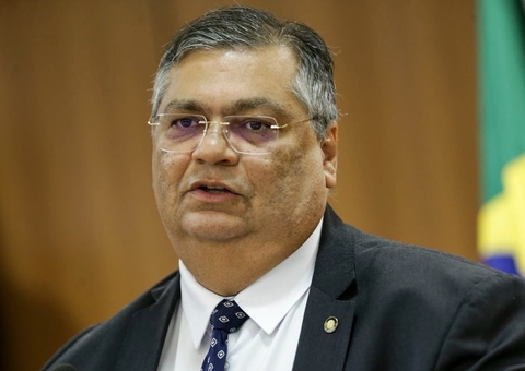 PF investiga Bolsonaro de forma técnica, séria e isenta, diz Dino