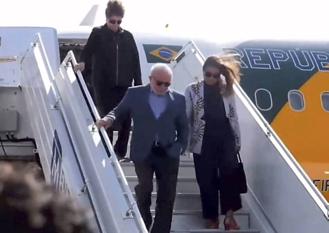 Lula chega ao lado de Dilma para participar de cúpula do Brics na África do Sul