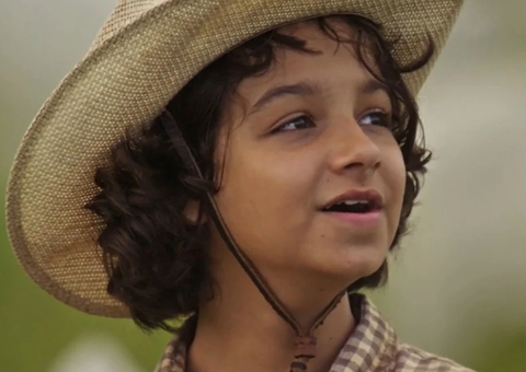 Ator mirim da Globo ressurge recuperado um ano após atropelamento