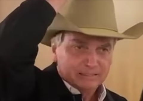 'Mandei, qual o problema?', diz Bolsonaro sobre mensagem para empresário disparar fake news