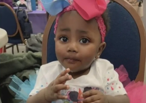 Bebê morre após ser esquecida em van escolar em calor de 45ºC