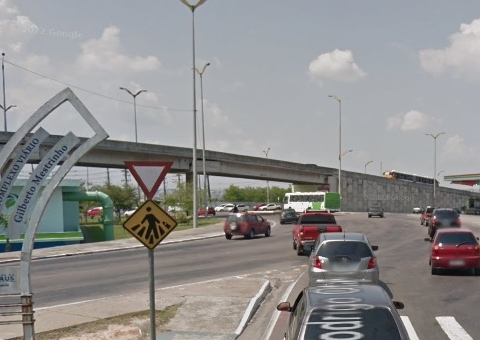 Motorista que causa acidente por violar preferência deve pagar indenização