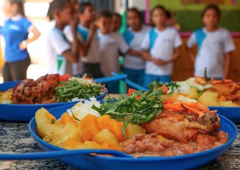 Lei que proíbe enlatados, embutidos e bebidas artificiais na merenda escolar é aprovada no Amazonas