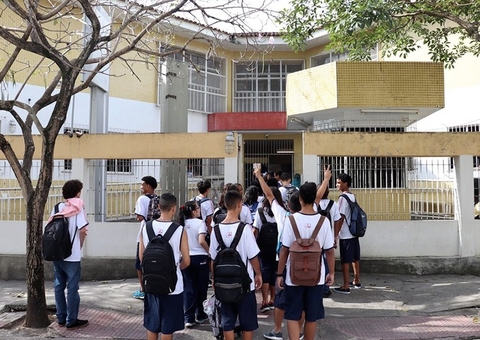 Alckmin veta fornecimento obrigatório de uniforme escolar na educação básica