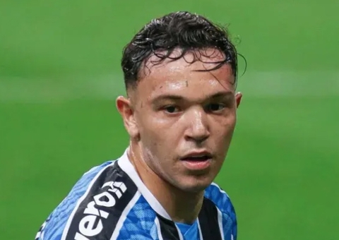 Na mira do Tottenham, ex-Grêmio virou lateral e é disputado por seleções