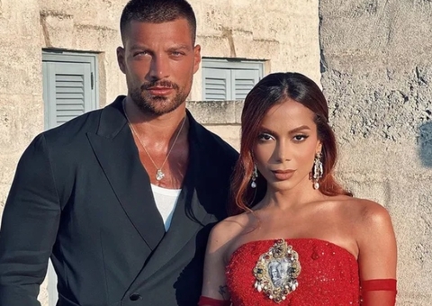 Simone Susinna desembarca no Brasil após ser acusado de namorar Anitta por interesse